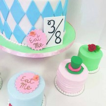 Alice in Wonderland Mini Cakes