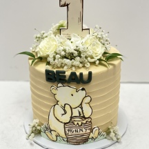 Classic Winnie The Pooh w/ Flowers