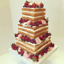 Naked Cake with Berries 2